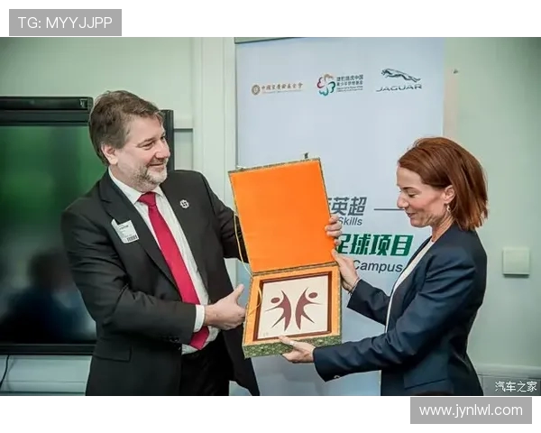 足球盛宴：全球顶级赛事盘点与球员动态分析，畅谈未来发展趋势