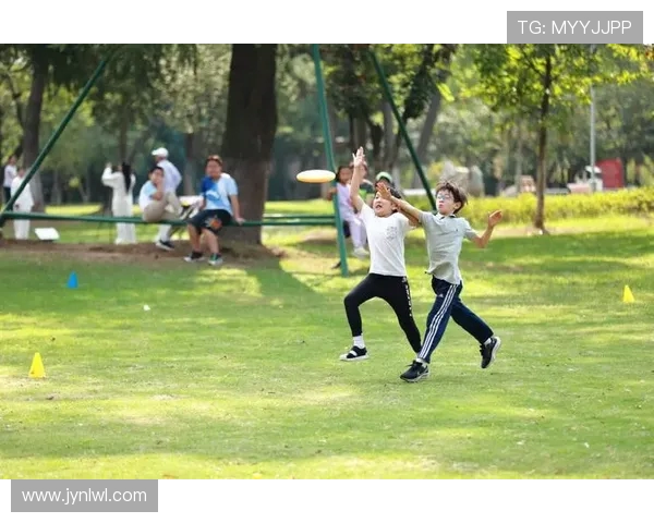 南京飞盘队的蜕变之路：从攀岩联赛到飞盘竞技的全新挑战与探索