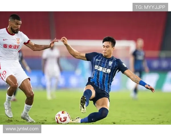 武汉足球队的团队协作之道:凝聚力与默契的完美结合 武汉足球队的团队协作之道:凝聚力与默契的完美结合