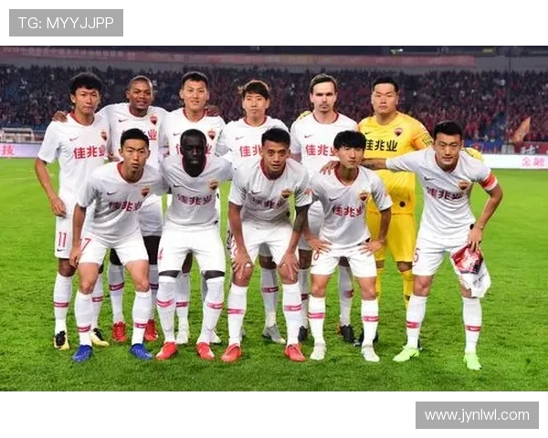 赛后分析：深圳足球队与重庆足球队的战术意识与表现对比